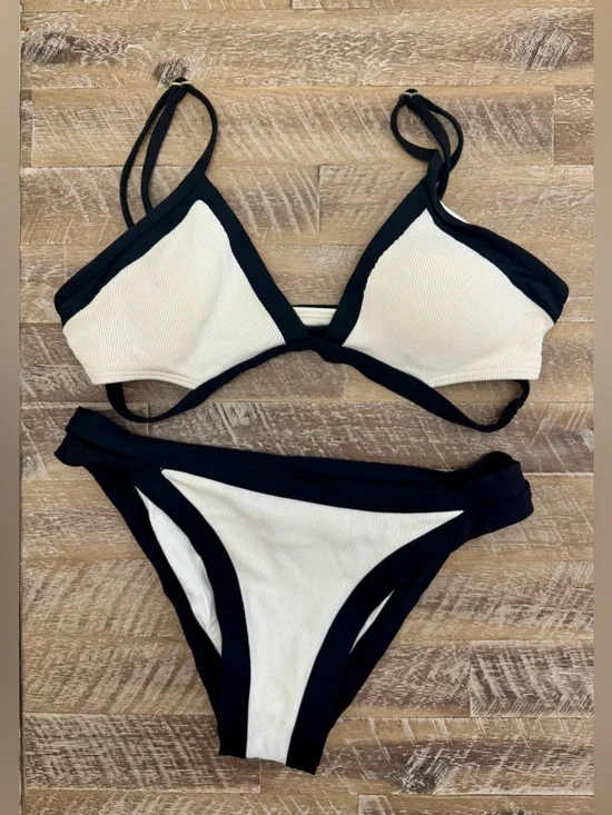 l*space White and Black Ribbed Contrast Bikini Set - Size: Small - Picture 1 of 4